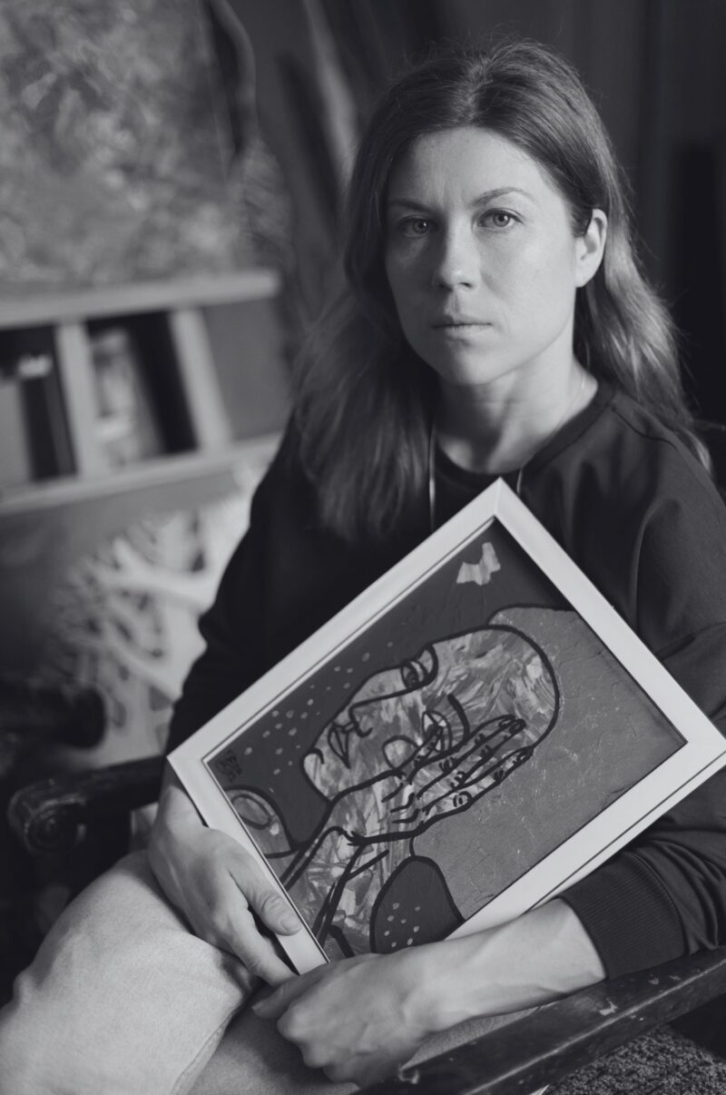 Elena Tomilova, figurative expressionist painter from Moldova, contemporary artist portrait