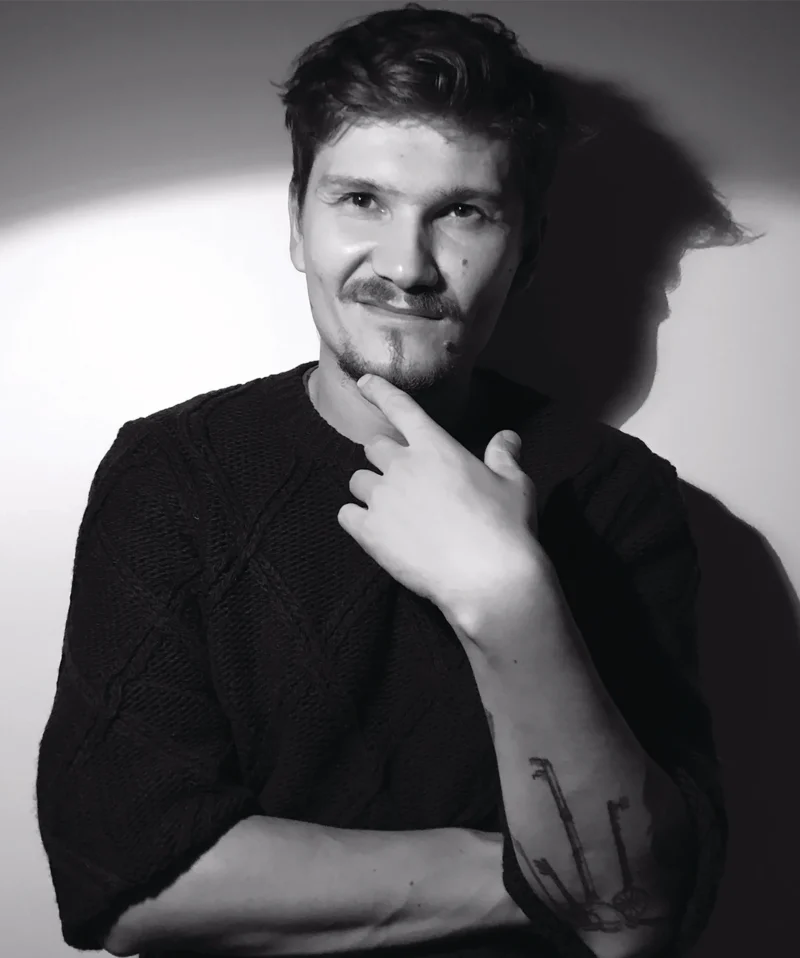 Portret al artistului plastic și graficianului moldovean Ruslan Roșca (n. 1987)