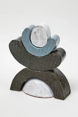 “Covenant” (2023), ceramic artwork by Mariana Carp, 35.5 × 12 × 30 cm